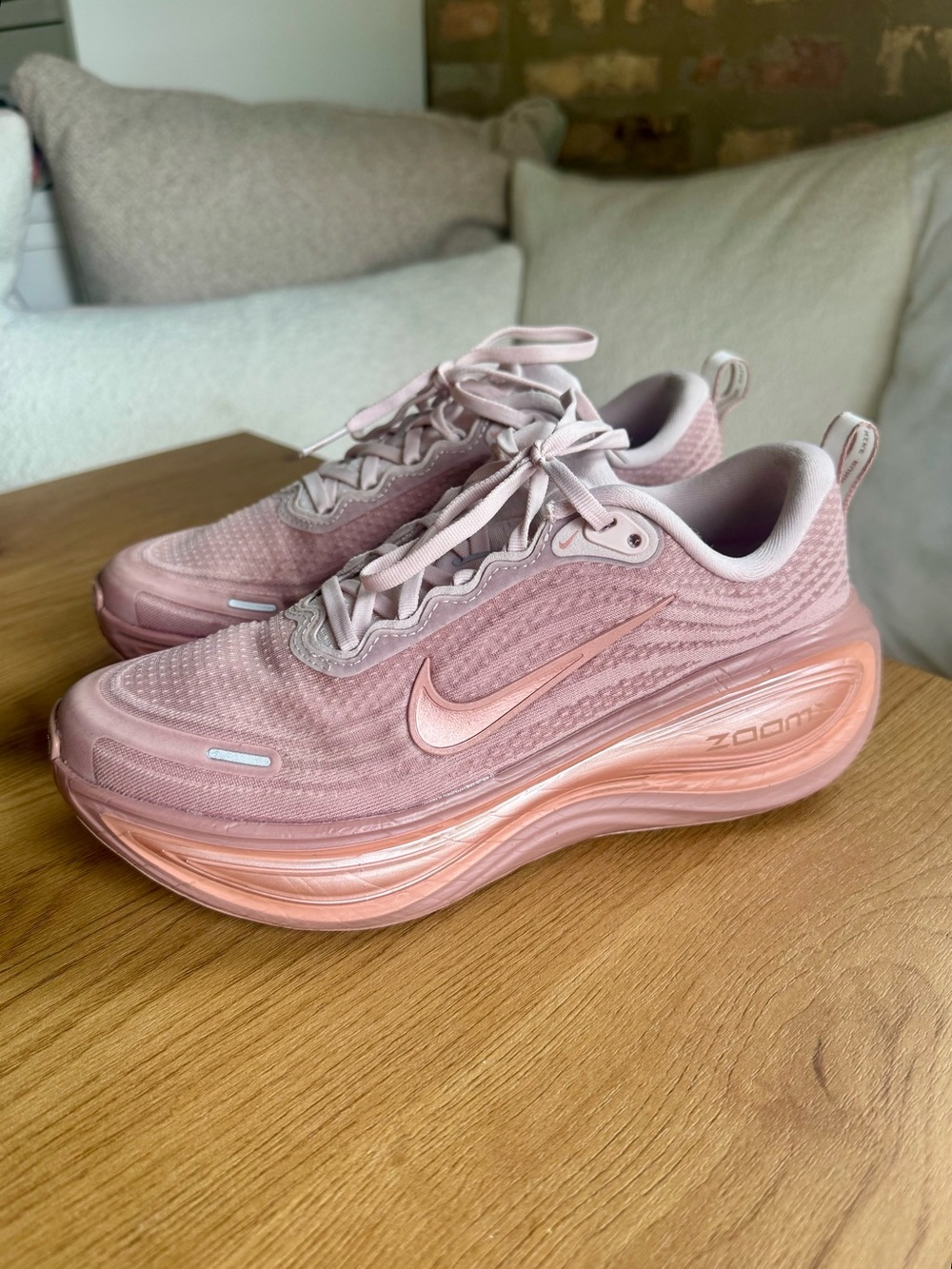 Nike Women’s Vomero Plus Shoes sz 8